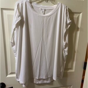 Athleta sleeveless shirt